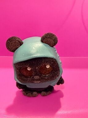 Star Wats Doorable Flocked Bear Figure with Teal Hood